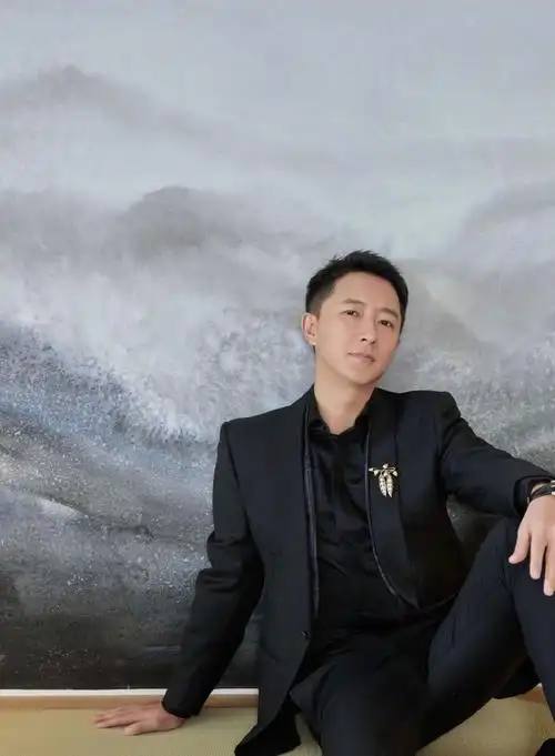 韩庚西装慢享大片##韩庚华表奖雅致绅士造型