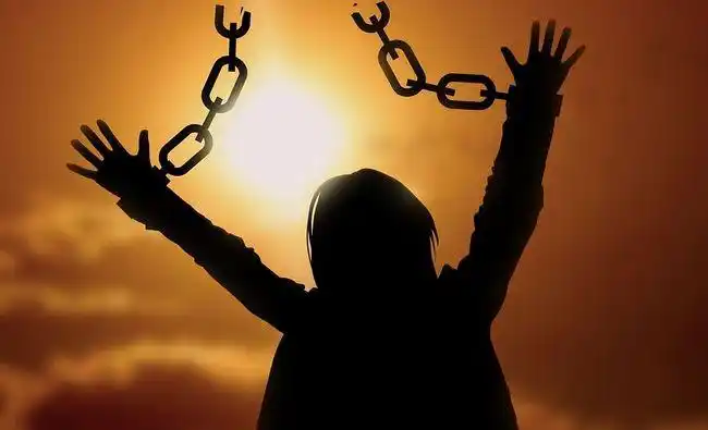 渴望自由,坚定信仰的追梦人