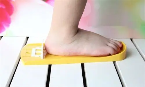 12岁孩子40码的鞋长个先长脚孩子将来身高跟脚的大小有关吗