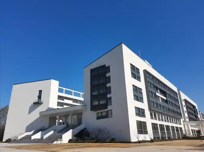 校园风光-烟台理工学院(原烟台大学文经学院)