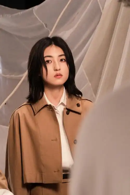 张子枫下一个台风演绎女性力量# 《下一个台风》凭借深刻的主题成为