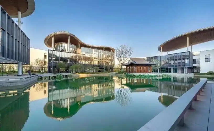 湖畔大学新校区亮相,一大波美照羡煞旁人!