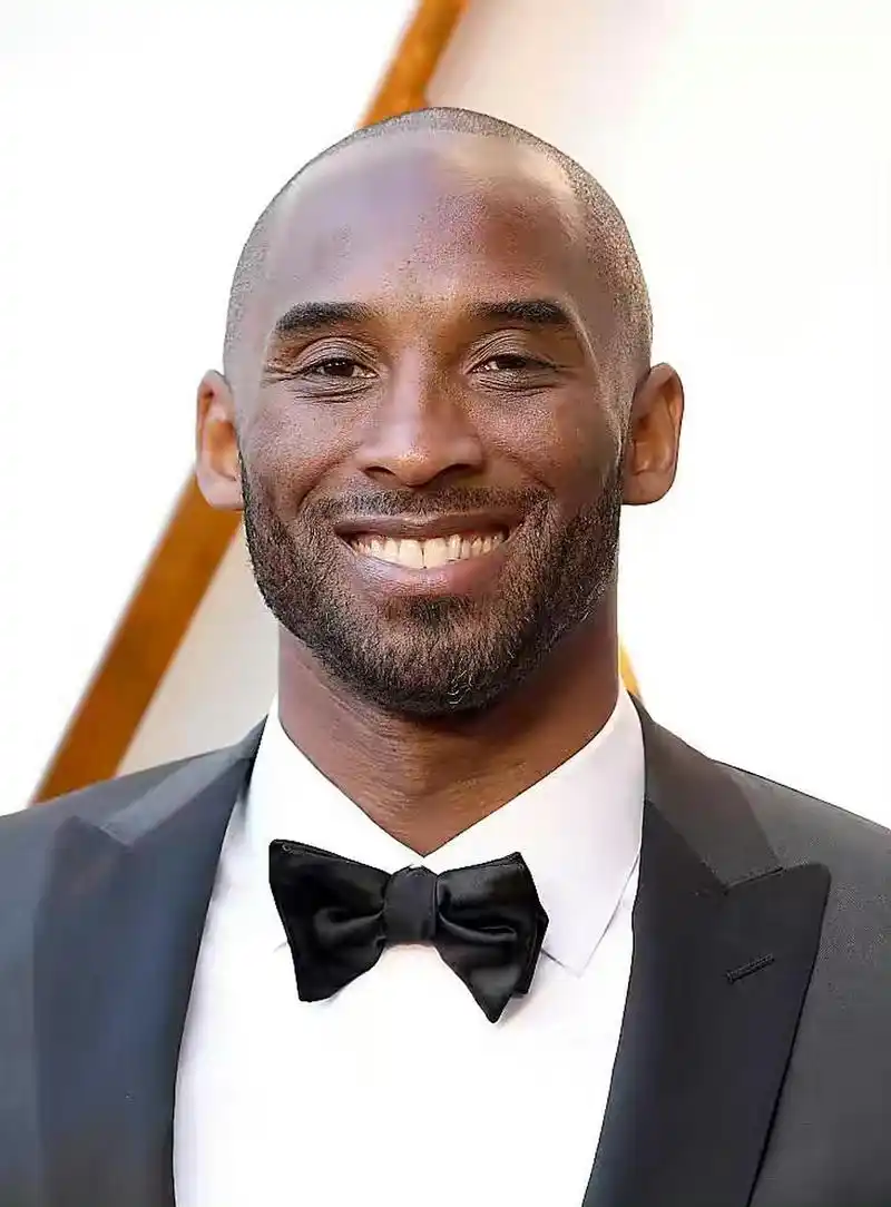 科比应该是篮球界穿西装最帅的吧!