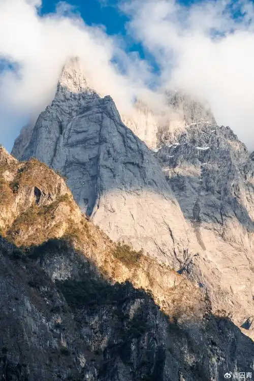 五月份从丽江前往哈巴村的路上,我拍到了雄伟壮观的虎跳峡92