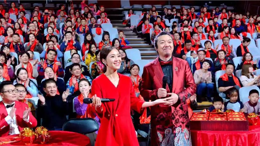 云朵竟然结婚了?与老公对唱情歌《手心里的温柔》,双眼满是甜蜜