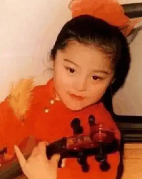 你见过范冰冰小时候的样子吗?从小就气质十足!网友:不愧是范爷