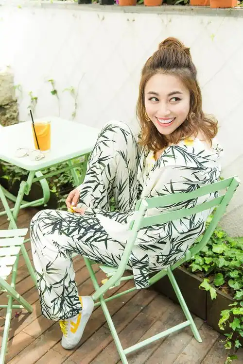 开心麻花韩云云曝光活力写真颜值演技并存魅力无限