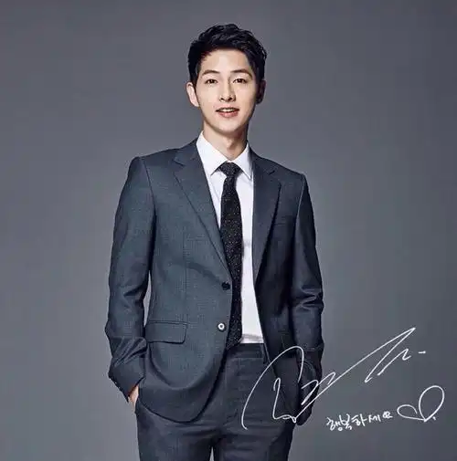 宋仲基离婚后重走花路,比起之前更加随性,秒变时尚达人_衬衫