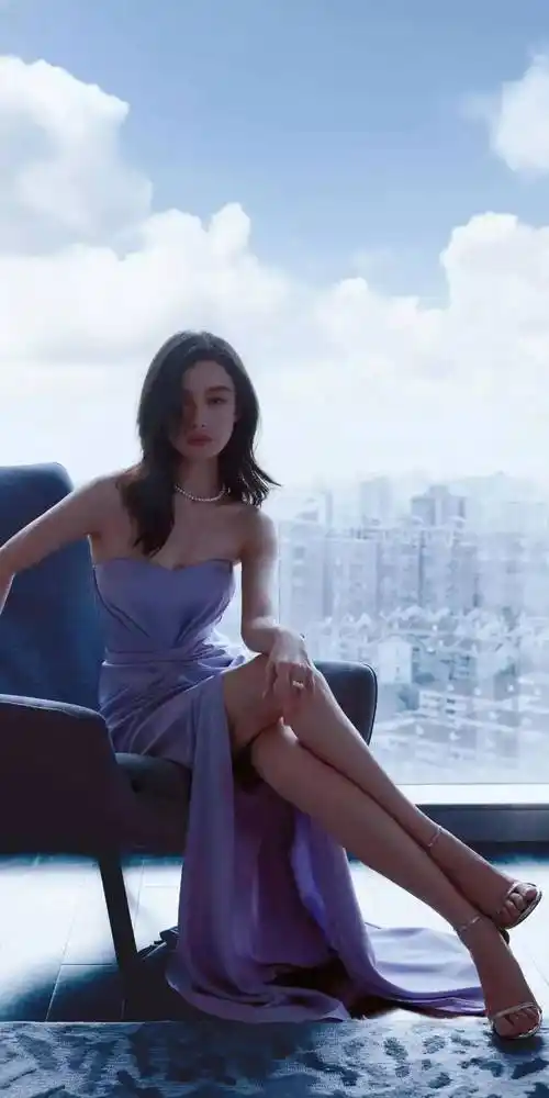 倪妮惊艳亮相,一袭抹胸礼服展现绝美身材,让人目光难以转移