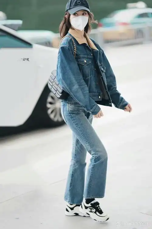 女明星机场穿搭,如何不露脸也能穿得美,不妨看看杨幂和赵露思