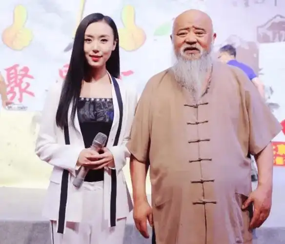 演员李琦:与妻子相恋24小时闪婚,现有两儿一女,生活幸福美满