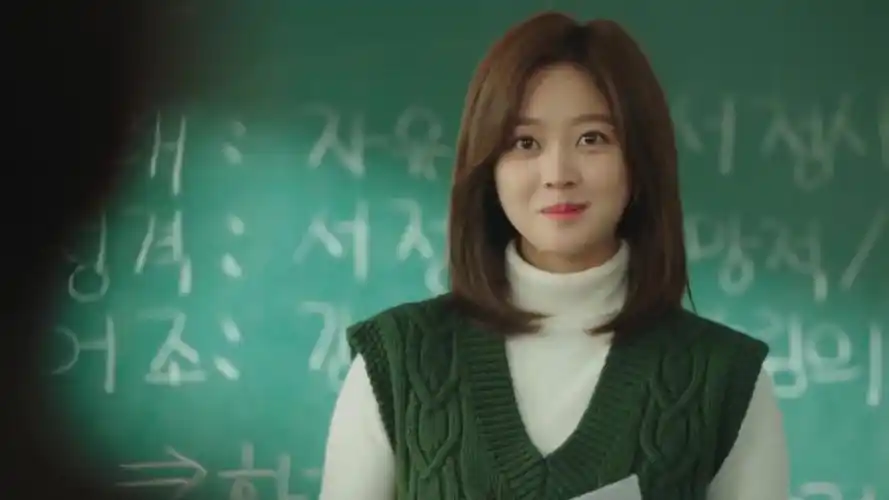 抖音超火歌曲《百花香》,配上甜蜜的画面,被魏新雨演绎的太好了