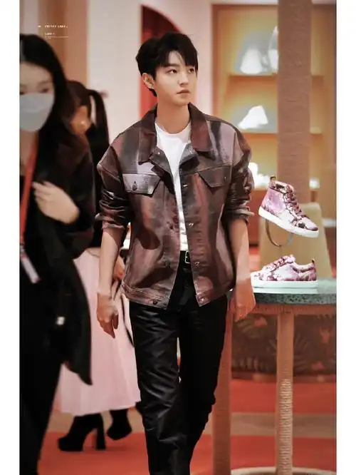 王俊凯cl照片哦