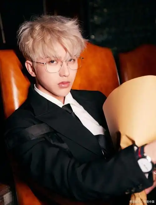 近日,关于蔡徐坤的一系列绯闻事件引发了热议.