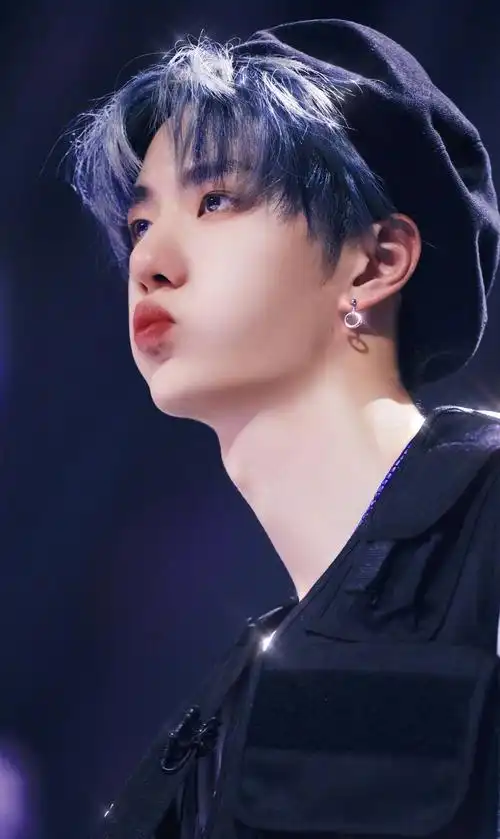 王一博喉结杀合集,酷盖太撩了_高清图集_新浪网