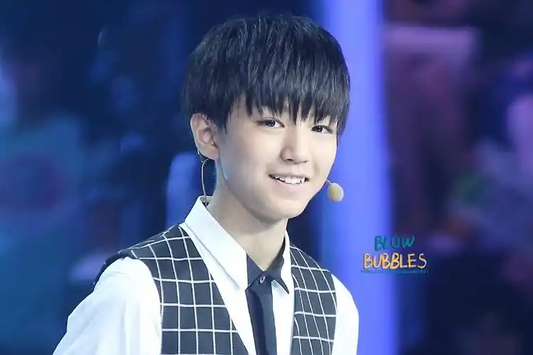 tfboys王俊凯少年中国强图片整理可爱虎牙迷倒粉丝