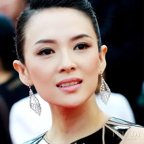 章子怡领衔戛纳红毯美妆争艳 女星抢镜必备化妆包