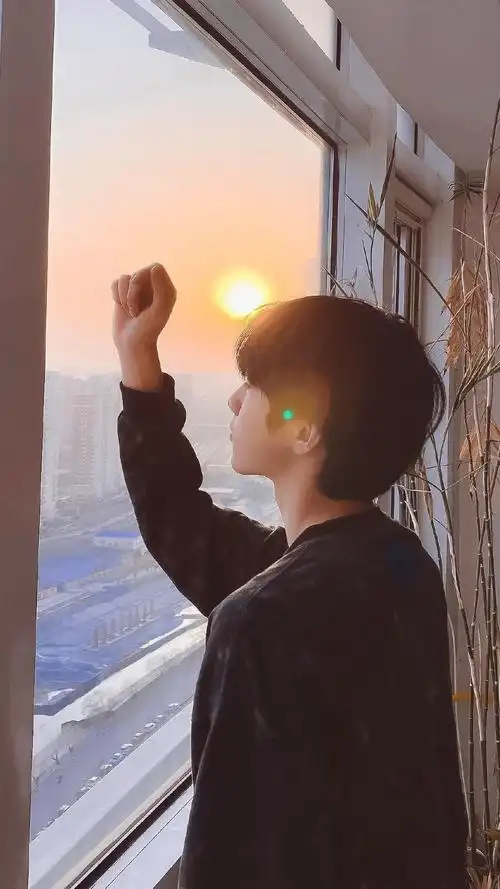 蹲下刘耀文神图可以做墙头的那种谢谢