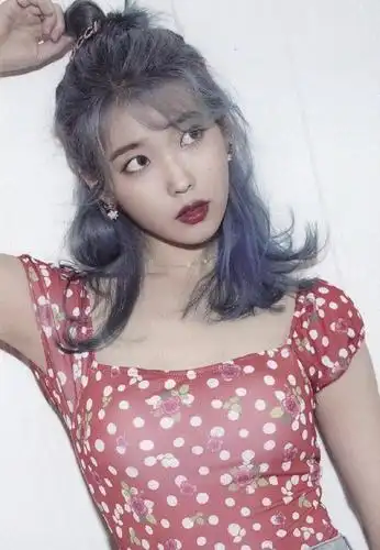 iu李智恩:紫灰色的头发真的很像小精灵,好美