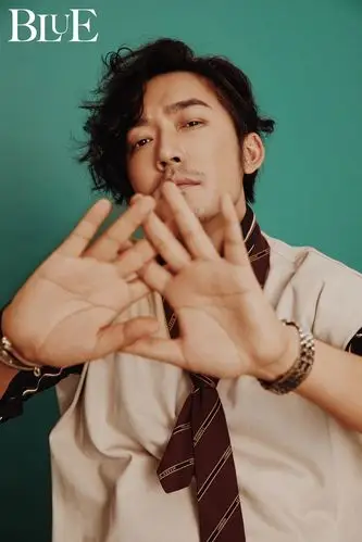 张博最新大片上线 风格多变不拘一格