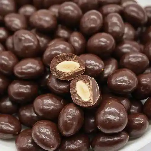 原装进口越南巧克力休闲零食250克袋1盒越南杏仁夹心巧克力豆250克