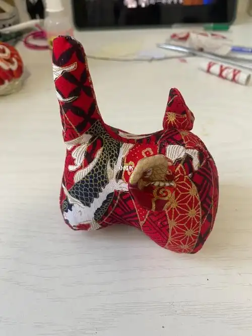 尝试做了一只布老虎,还是挺简单的,图纸来源于@小狸酱#手工是件不可