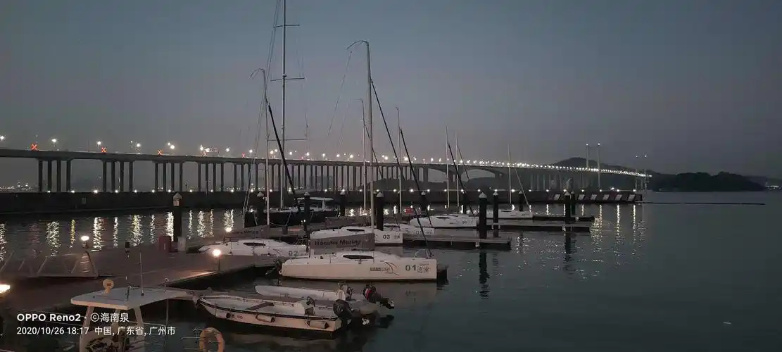 南沙游艇会的夜景.