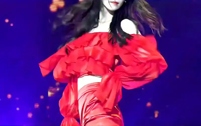 【林允儿】红衣女帝 性感允儿超美!