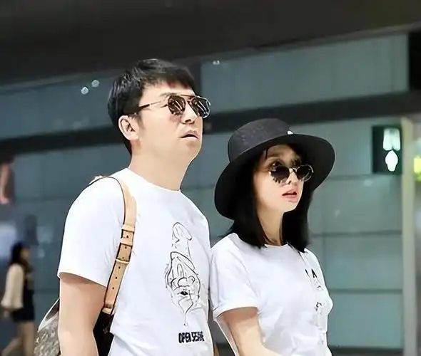 2011年,雷佳音拍《黄金大劫案》时,翟煦飞挺着大肚子还得自己照顾自己