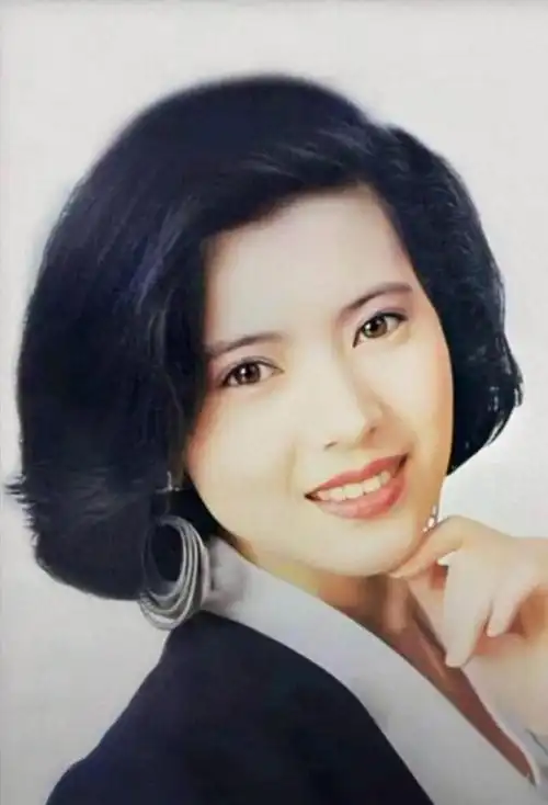 过气女明星窘况精神崩溃街头卖唱卑微求工作