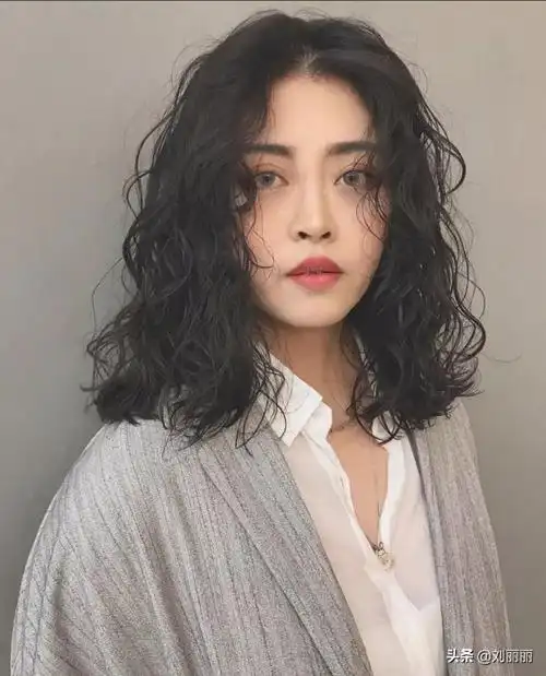 适合头发少的发型(适合头发细软少的女性)