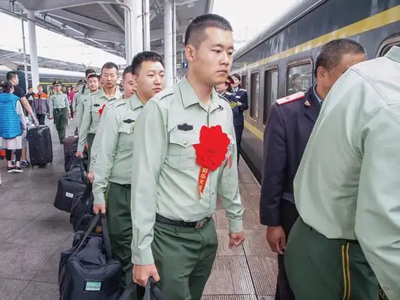 只要是有义务兵和志愿兵两种,如果是退伍士兵的话就会被编入预备役