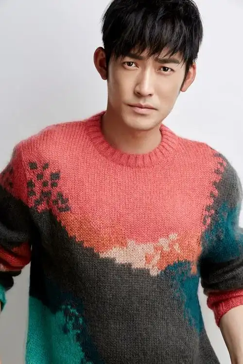 张博休闲运动风大片曝光 朝气十足秒变阳光少年