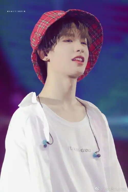 黄明昊元气满满的哥哥