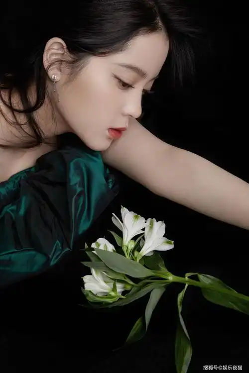 欧阳娜娜魔幻般的花仙子礼服裙造型,太美了