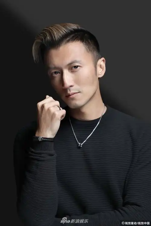 组图:谢霆锋最新写真曝光 黑衣深沉表情严肃_高清图集_新浪网