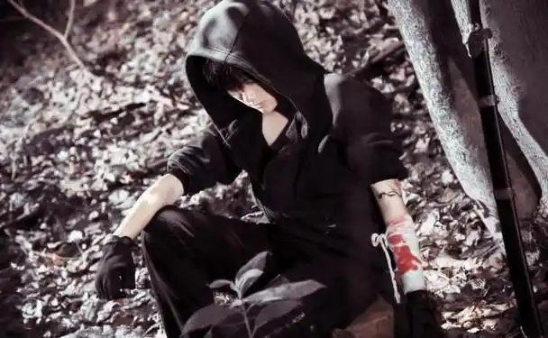 演员中,首先曾舜晞演吴邪有点时灵时不灵,没有狡黠感,他的眼睛实在太