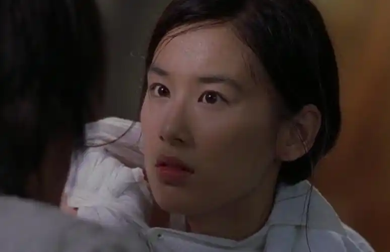 21岁的黄圣依有多美,她在剧中的清纯可人,被周星驰拍出了极致_功夫