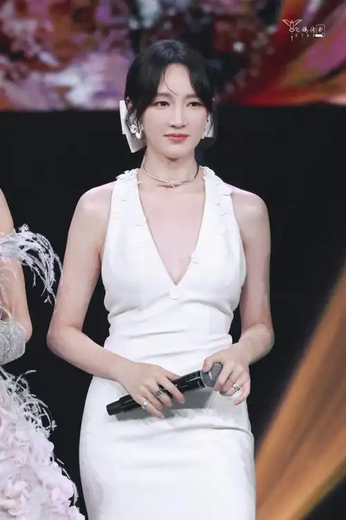 孟佳的穿搭图鉴##中免日上美无止境##中免日上