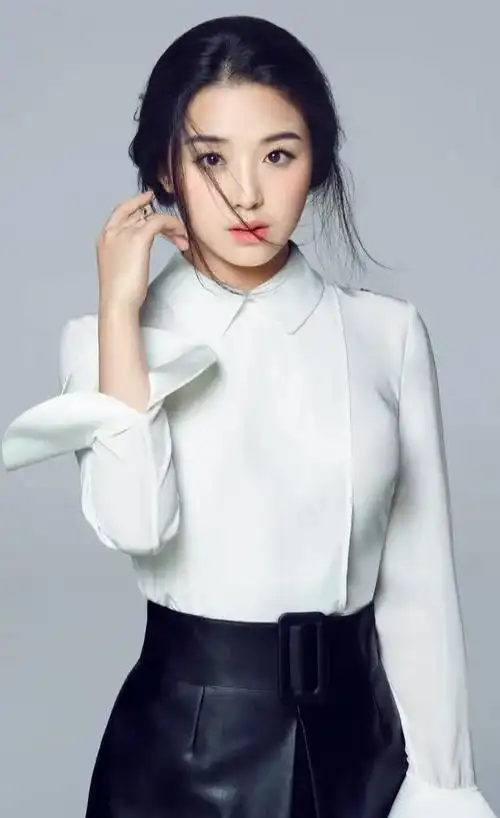 女星张含韵个人写真:清新甜美,美丽大方!