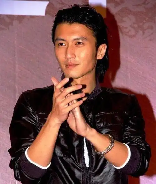 谢霆锋(nicholas tse),1980年8月29日出生香港,祖籍广东番禺,演员