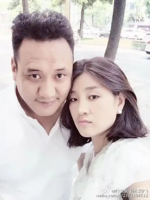 降央卓玛全家照片儿子超可爱老公魁梧低调帅爆了