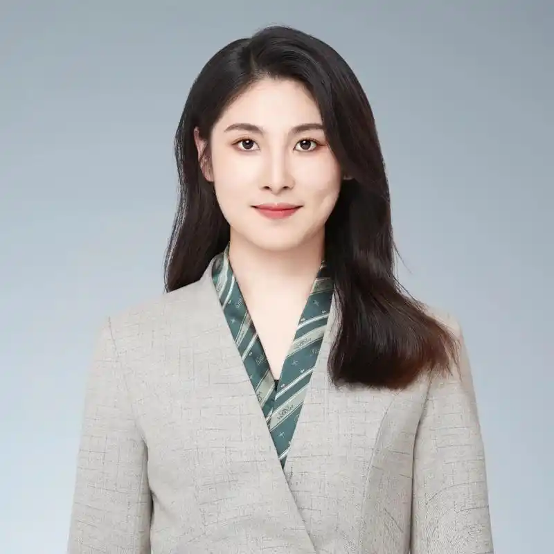 金融职业照,大家帮选个微信头像94