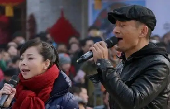 阿宝王二妮:婚宴演唱争议引关注