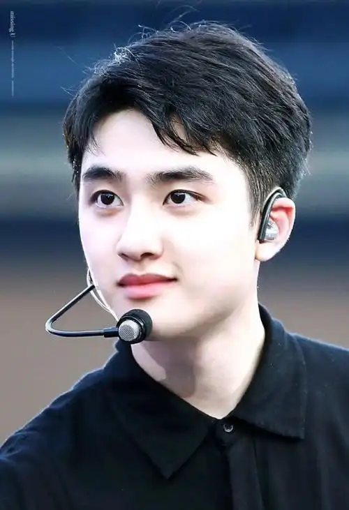 都暻秀,嘟嘟以前好可爱活泼啊,为啥后来越来越沉默了?