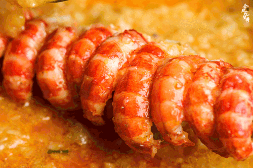 我摊牌了,我在这嗦了3斤虾,100块都没花到!