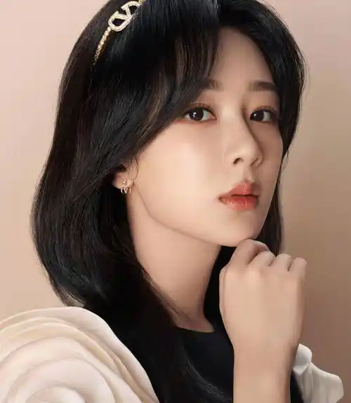 24娱乐瓜:刘诗诗杨紫易烊千玺小s丞磊迪丽热巴周也_许亚军_明星