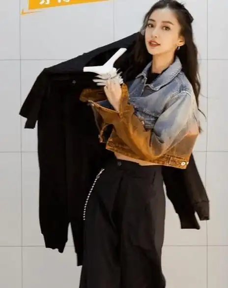 31岁杨颖登上时尚封面精致妆容很迷人个性造型更是吸睛