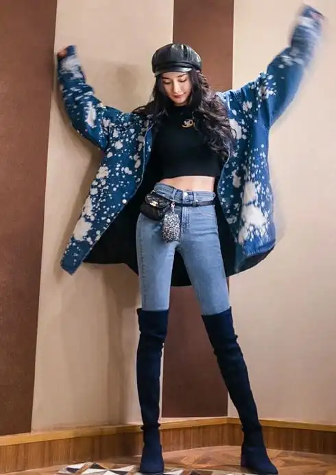 杨幂晒马甲线秀性感身材,求网友放过猫和鸟太搞笑