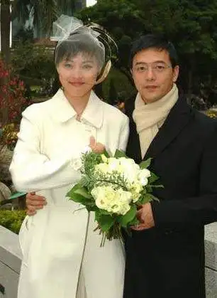 男人婆张延得知自己怀孕后给老公打电话张锦程却说自己晚点回复